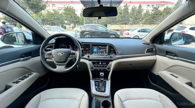 Hyundai Elantra-7