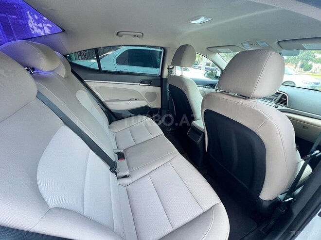 Hyundai Elantra-6
