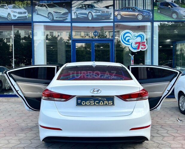 Hyundai Elantra-13