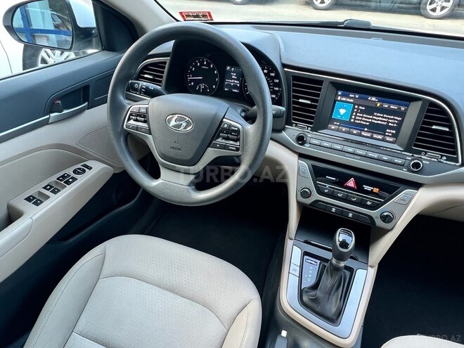 Hyundai Elantra-8