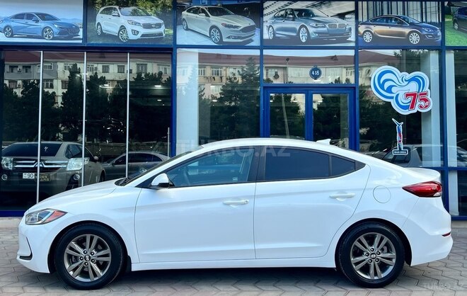 Hyundai Elantra-11