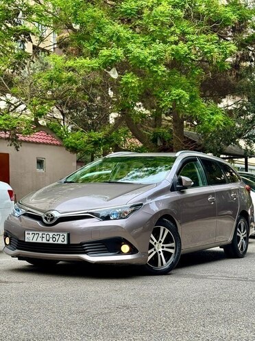 Toyota Auris 2015, 236,000 km - 1.4 l - Bakı