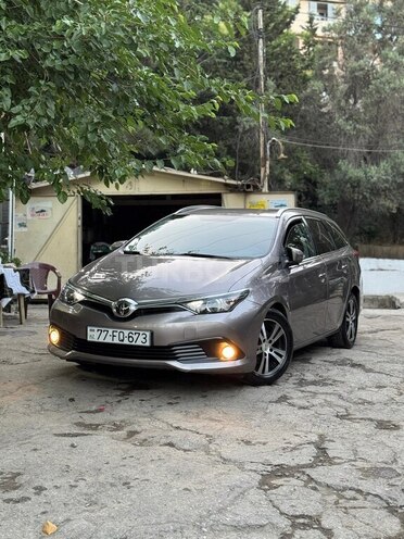 Toyota Auris 2015, 236,000 km - 1.4 l - Bakı
