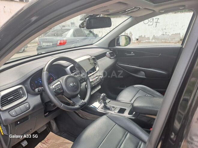 Kia Sorento-12