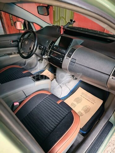 Toyota Prius-10