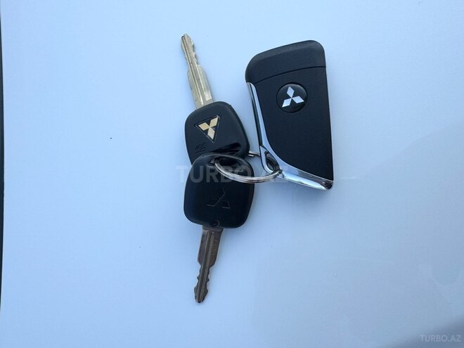 Mitsubishi Airtrek 2001, 215,724 km - 2.0 l - Sumqayıt