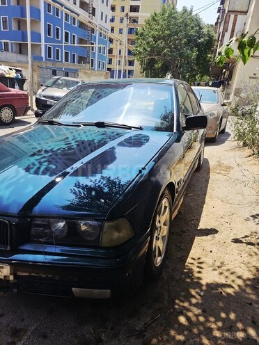 BMW 320-3
