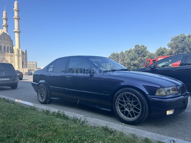 BMW 320-3