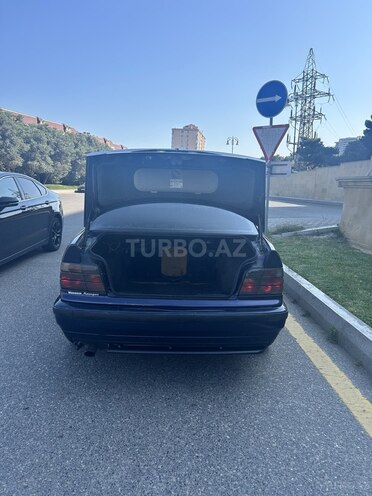 BMW 320-2