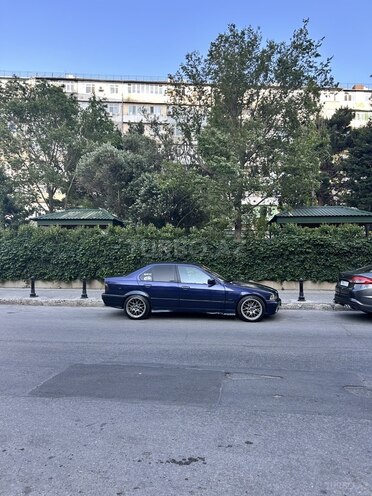 BMW 320-13