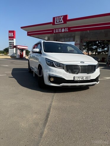 Kia Carnival-2