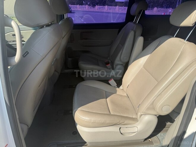 Kia Carnival-9