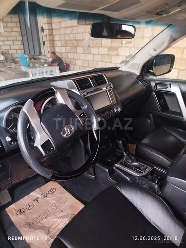 Toyota Land Cruiser Prado-4