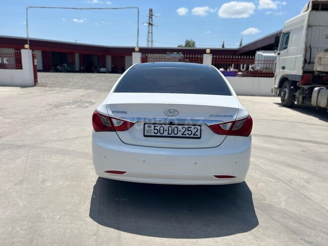 Hyundai Sonata-4