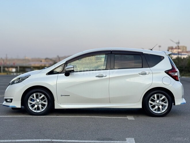 Nissan Note-5