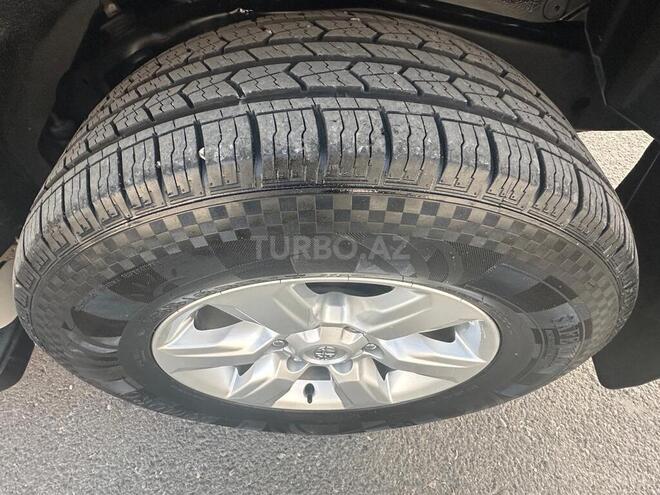 Toyota Land Cruiser Prado-5
