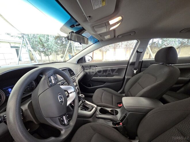 Hyundai Elantra-8