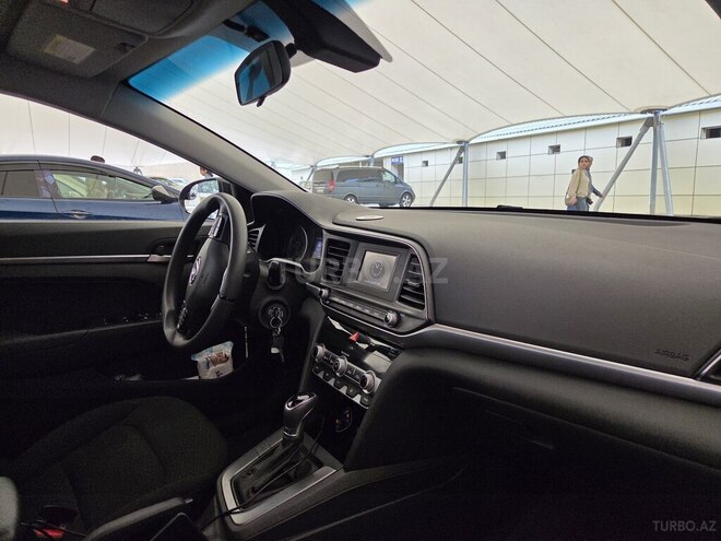 Hyundai Elantra-10