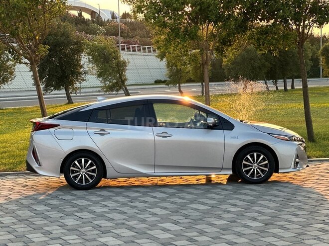 Toyota Prius 2017, 102,000 km - 1.8 l - Bakı