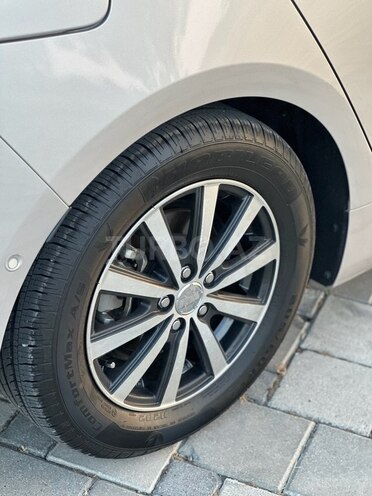 Toyota Prius 2017, 102,000 km - 1.8 l - Bakı