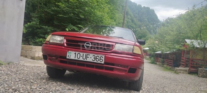 Opel Astra 1993, 325,644 km - 1.2 l - Quba