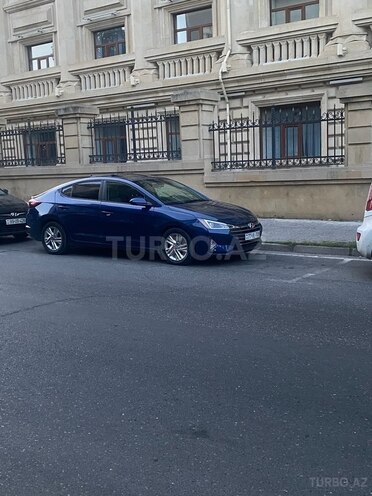 Hyundai Elantra-1
