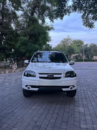 Chevrolet Niva 2016, 95,000 km - 1.7 l - Qusar