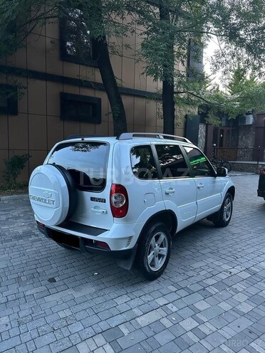 Chevrolet Niva 2016, 95,000 km - 1.7 l - Qusar