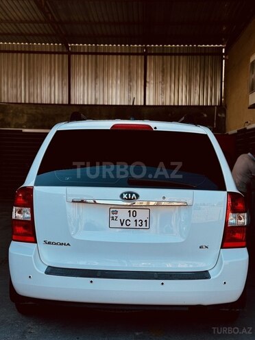 Kia Carnival-4