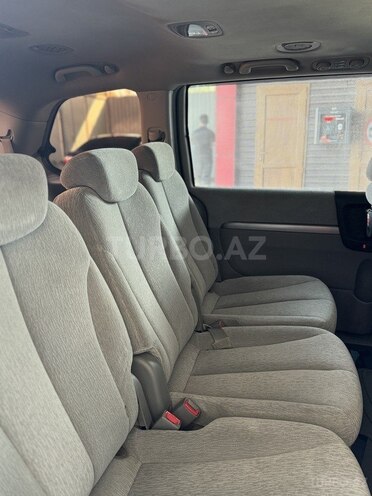 Kia Carnival-9