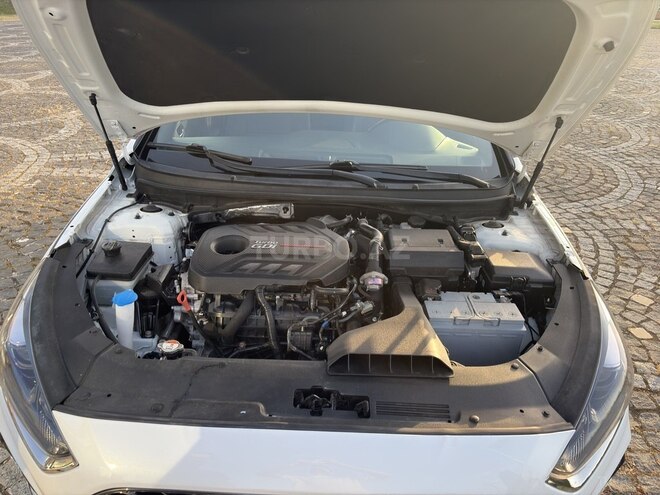Hyundai Sonata-2