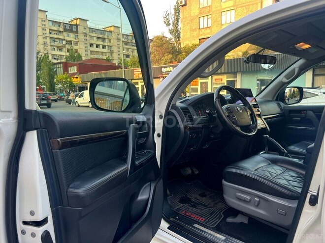 Toyota Land Cruiser-7