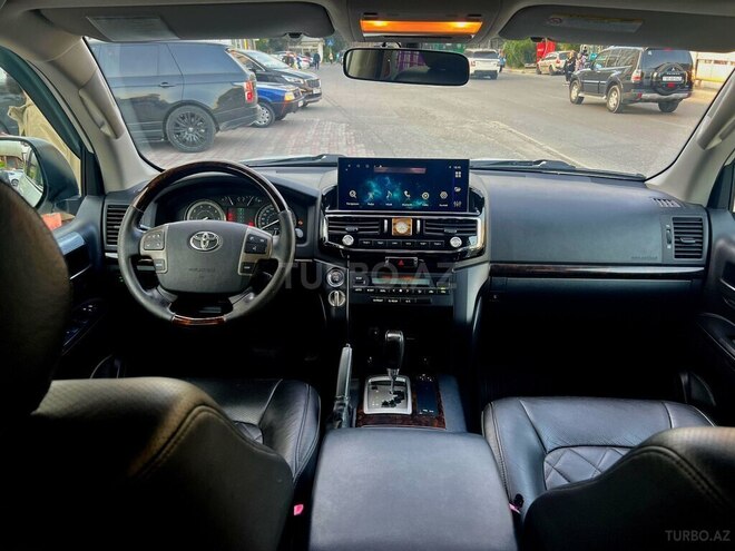 Toyota Land Cruiser-9