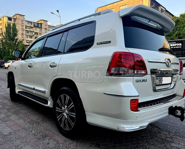 Toyota Land Cruiser-3
