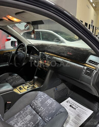 Mercedes E 240 1998, 302,303 km - 2.4 l - Bakı