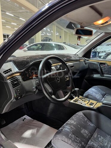 Mercedes E 240 1998, 302,303 km - 2.4 l - Bakı