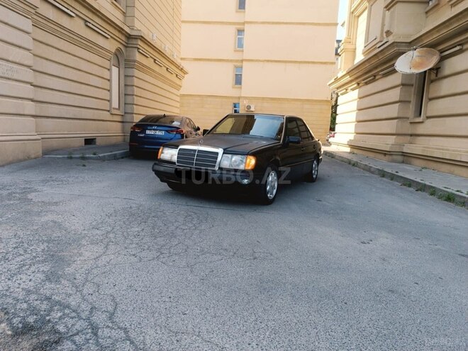 Mercedes E 220 1993, 368,945 km - 2.2 л - Bakı