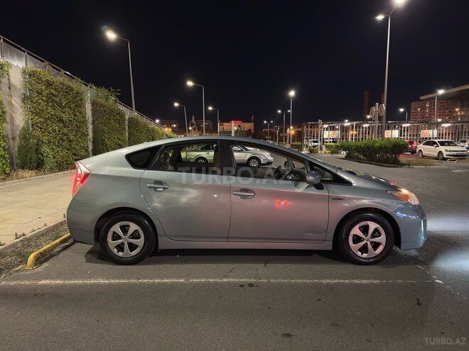 Toyota Prius-5