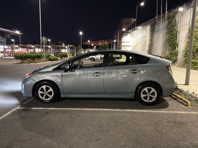 Toyota Prius-4