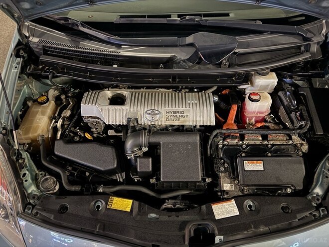 Toyota Prius-12