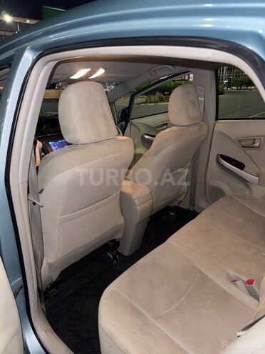 Toyota Prius-13