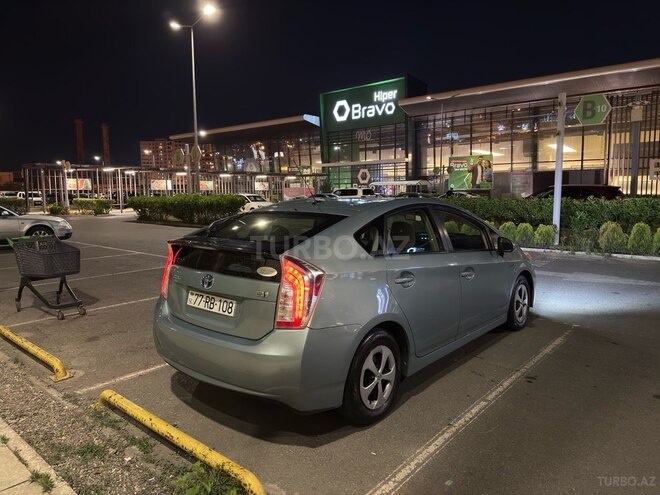 Toyota Prius-7