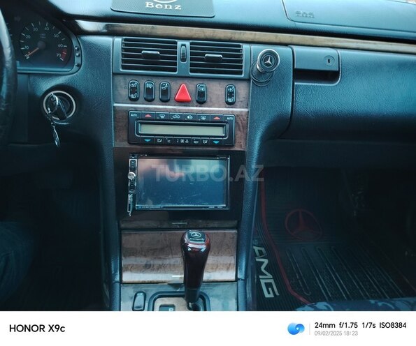 Mercedes E 240 1999, 432,000 km - 2.4 l - Salyan