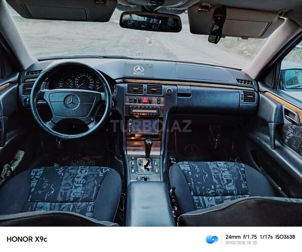 Mercedes E 240 1999, 432,000 km - 2.4 l - Salyan