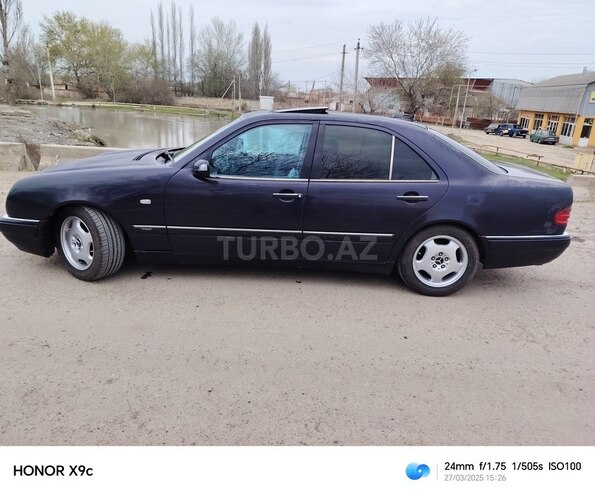 Mercedes E 240 1999, 432,000 km - 2.4 l - Salyan