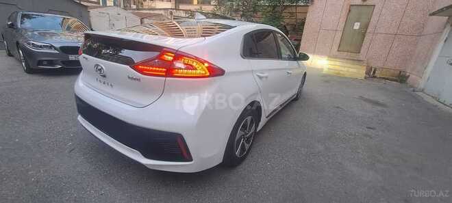 Hyundai IONIQ-10