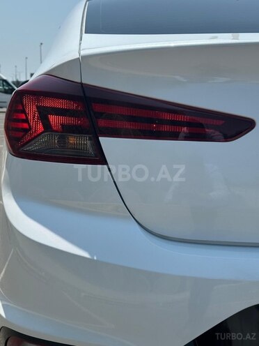 Hyundai Elantra-10