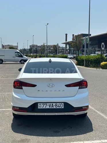 Hyundai Elantra-6