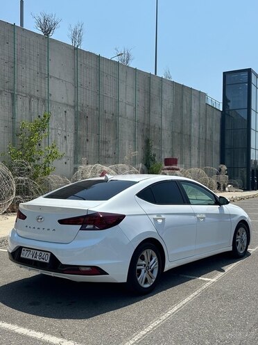 Hyundai Elantra-5