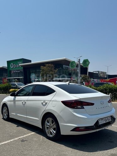 Hyundai Elantra-4